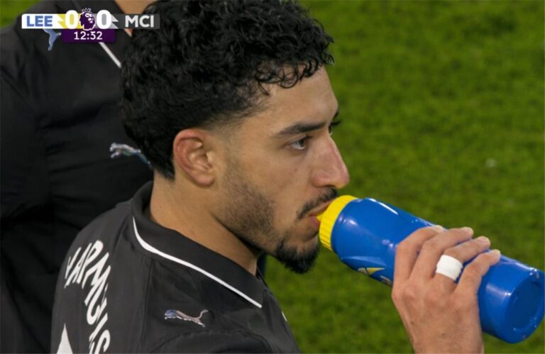 فيديو | أبرزهم مرموش.. توقف مباراة مانشستر سيتي لإفطار اللاعبين ورد فعل غريب من جماهير ليدز فيديو | أبرزهم مرموش.. توقف مباراة مانشستر سيتي لإفطار اللاعبين ورد فعل غريب من جماهير ليدز