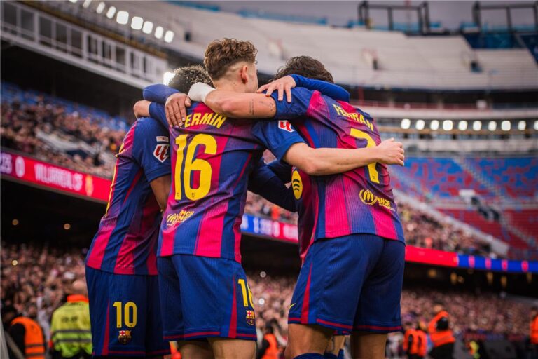 لاعبو برشلونة يشيدون بـ لامين يامال: محظوظون بوجوده لاعبو برشلونة يشيدون بـ لامين يامال: محظوظون بوجوده