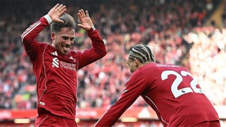 كاراجر يقارن مجددًا بين لاعب ليفربول وفرناندو توريس