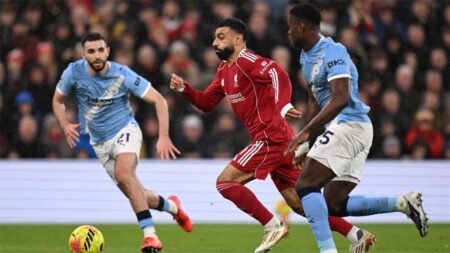 سلوت يعيد الجدل حول لقطة محمد صلاح وجويهي: رأيت نفس اللعبة في مباراة كريستال بالاس ويونايتد