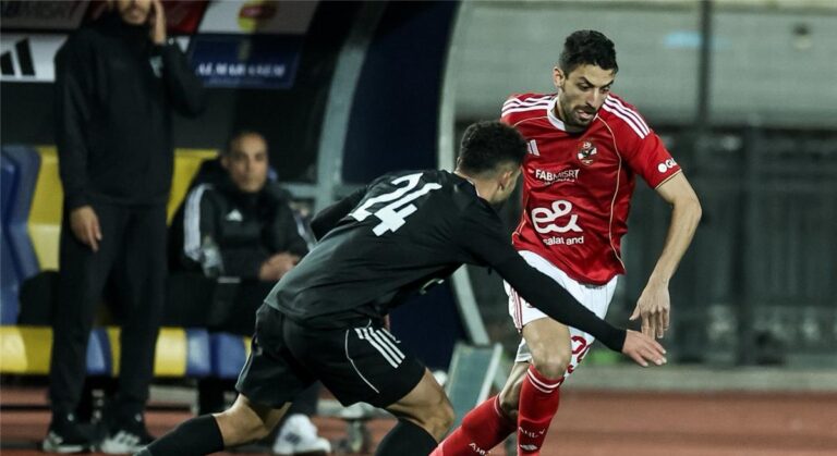 فيديو | بشق الأنفس.. الأهلي يتعادل مع زد في الدوري ويمنح هدية لـ الزمالك وبيراميدز فيديو | بشق الأنفس.. الأهلي يتعادل مع زد في الدوري ويمنح هدية لـ الزمالك وبيراميدز