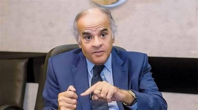 الزمالك يمنح ممدوح عباس الرئاسة الشرفية للنادي
