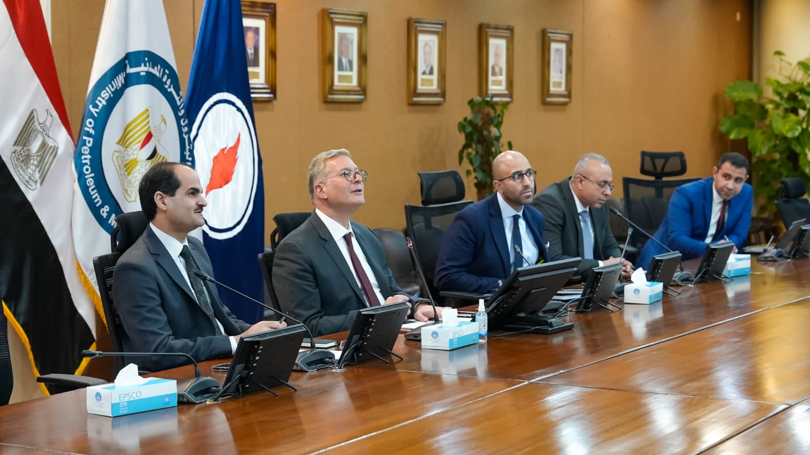 وزير البترول يبحث مع شيفرون تسريع اتفاقيات ربط حقل أفروديت القبرصي بالبنية التحتية المصرية