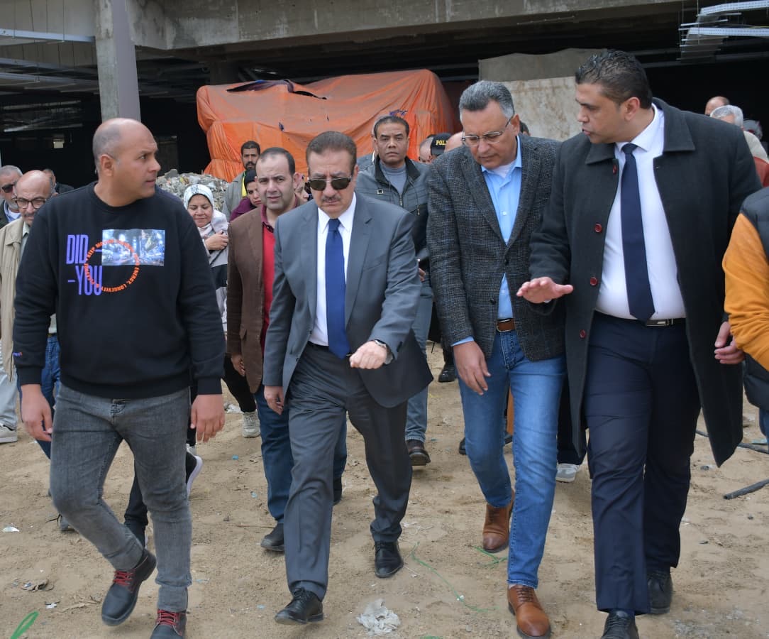 محافظ بورسعيد ونائب رئيس النادي المصري يتفقدان تطورات مشروع الاستاد الجديد