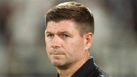 جيرارد: يجب على سلوت أن يدفع بـ لاعب ليفربول بدلاً من جاكبو جيرارد: يجب على سلوت أن يدفع بـ لاعب ليفربول بدلاً من جاكبو