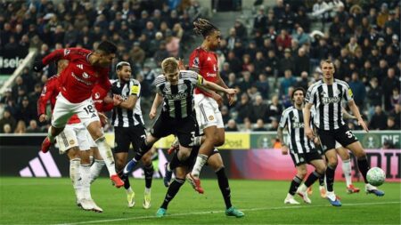 بـ10 لاعبين.. نيوكاسل يقتنص فوزًا قاتلًا من مانشستر يونايتد في الدوري الإنجليزي بـ10 لاعبين.. نيوكاسل يقتنص فوزًا قاتلًا من مانشستر يونايتد في الدوري الإنجليزي