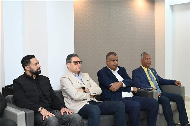 وزير الشباب والرياضة يزور الإسماعيلي.. ويصرح: خطوات عاجلة لاستعادة مكانة قلعة الدراويش