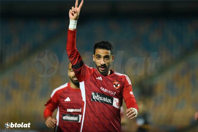 فيديو | كريم فؤاد يغادر مباراة الأهلي والمقاولون العرب مصابًا