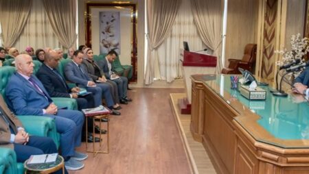 تطوير الأداء ومواجهة الشائعات.. رسائل حاسمة من وزير الإنتاج الحربي للعاملين