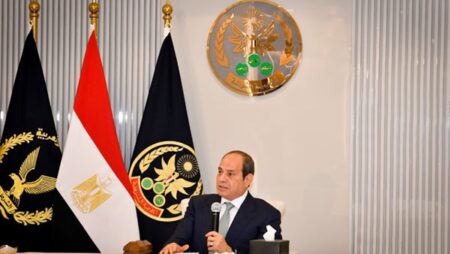 السيسي: الداخلية تعمل بجهد ومثابرة لحفظ أمن مصر