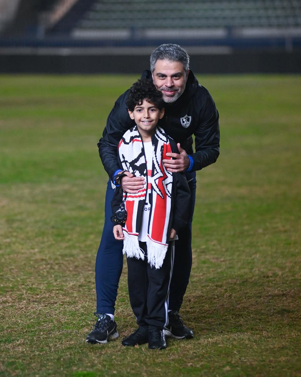 لقاء إنساني في مران الزمالك.. اللاعبون يرحبون بالطفل الفلسطيني سمير محمد