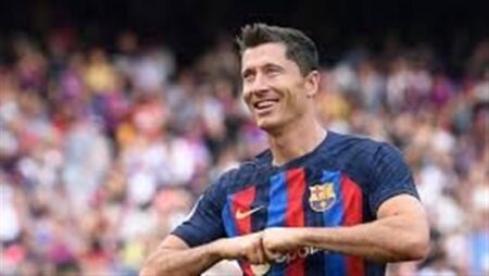 برشلونة يصطدم بنيوكاسل الليلة في دوري الأبطال.. وليفاندوفسكي يطارد رقم ميسي التاريخي