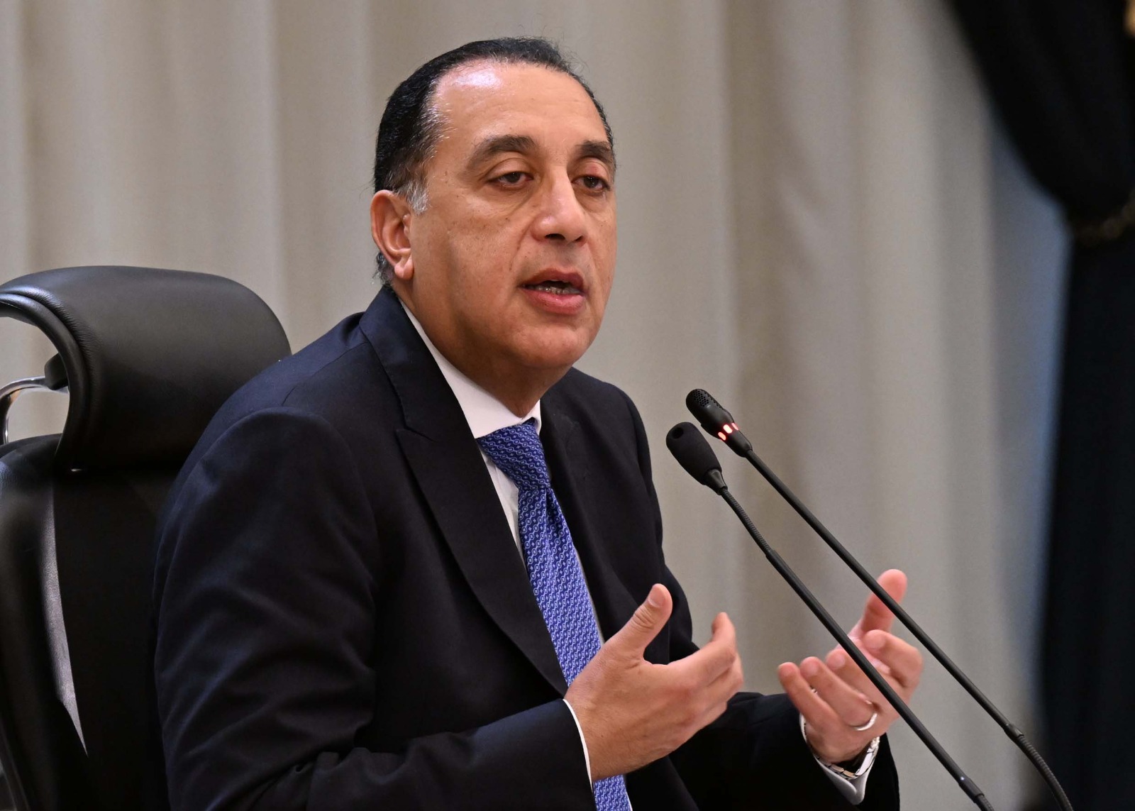 رئيس الوزراء: نشهد حاليا ظرفا استثنائيا يعاني من تداعياته مختلف دول العالم.. ومثلما استطعنا معا العبور من الأزمات السابقة لدينا يقين مطلق بأننا سنتخطى الأزمة الراهنة بسلام