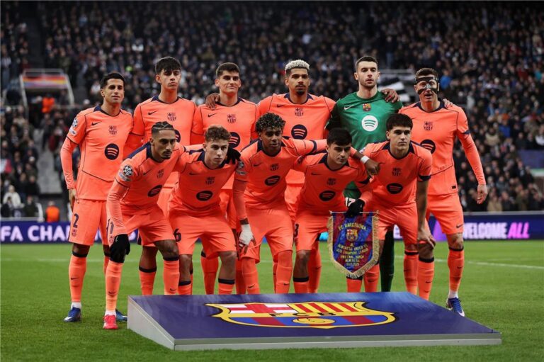 قرار عاجل من فليك قبل مباراة برشلونة وإشبيلية في الدوري الإسباني