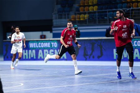 الأهلي يفوز على الزمالك في قمة كرة اليد ويقترب من حسم الدوري
