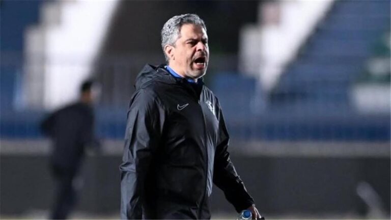 خاص | رغم تصدر الدوري.. الغموض يحيط بمستقبل معتمد جمال في الزمالك خاص | رغم تصدر الدوري.. الغموض يحيط بمستقبل معتمد جمال في الزمالك