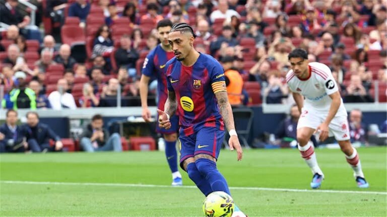 فيديو | رافينها يسجل هدف برشلونة الأول أمام إشبيلية في الدوري الإسباني