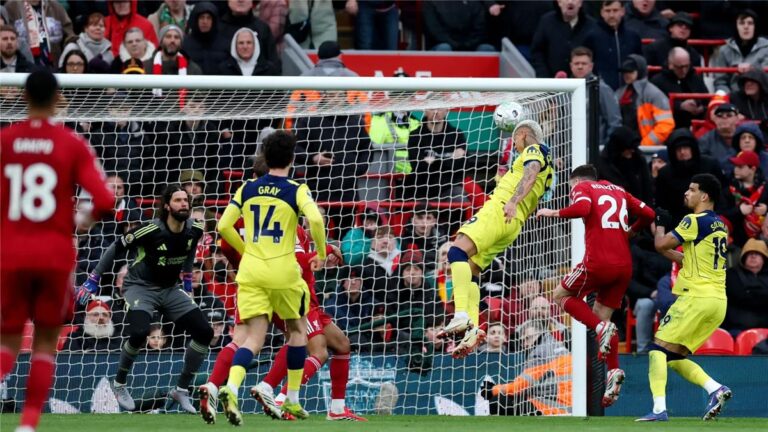 فيديو | بمشاركة محمد صلاح.. توتنهام يفرض تعادلًا قاتلًا على ليفربول في الدوري الإنجليزي فيديو | بمشاركة محمد صلاح.. توتنهام يفرض تعادلًا قاتلًا على ليفربول في الدوري الإنجليزي