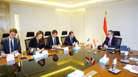 وزير التخطيط يبحث مع السفير الفرنسي ووفد وكالة التنمية تعزيز العلاقات الاستراتيجية بين مصر وفرنسا