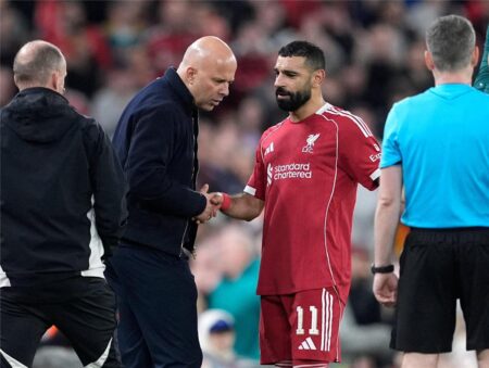سلوت يعلن موقف محمد صلاح من مباراة برايتون ومعسكر منتخب مصر