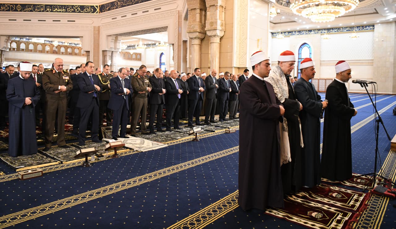 نشاط الرئيس السيسي في أول أيام العيد (فيديو)