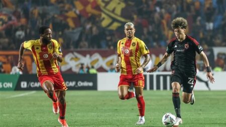 الشوط الأول.. الأهلي يتقدم على الترجي بهدف تريزيجيه