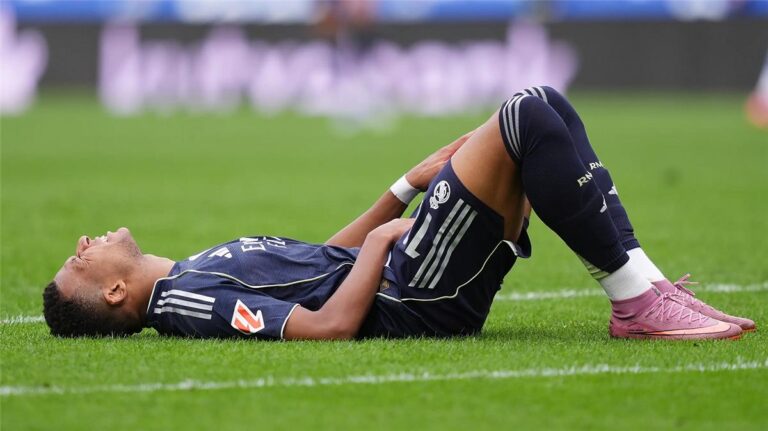 خطأ كارثي.. صحفي فرنسي يفتح النار على ريال مدريد: مبابي وقع ضحية لهم خطأ كارثي.. صحفي فرنسي يفتح النار على ريال مدريد: مبابي وقع ضحية لهم