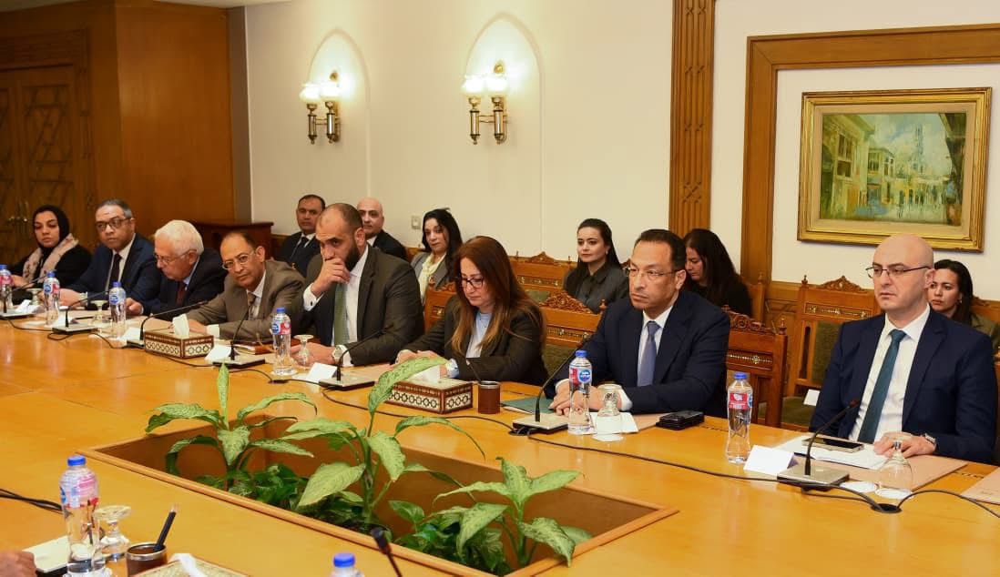 الخارجية والاتصالات تبحثان رقمنة الخدمات القنصلية وتدشنان طابعًا تذكاريًا لمئوية الدبلوماسية المصرية 2 الخارجية والاتصالات تبحثان رقمنة الخدمات القنصلية وتدشنان طابعًا تذكاريًا لمئوية الدبلوماسية المصرية