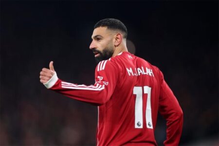 رقصة أخيرة يا مو.. ناد إسباني يغازل محمد صلاح لضمه مجانًا رقصة أخيرة يا مو.. ناد إسباني يغازل محمد صلاح لضمه مجانًا