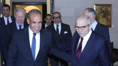 وزير الخارجية يجري مباحثات مع رئيس مجلس الوزراء اللبناني في بيروت وينقل رسالة دعم من الرئيس وزير الخارجية يجري مباحثات مع رئيس مجلس الوزراء اللبناني في بيروت وينقل رسالة دعم من الرئيس