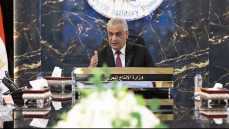 وزير الإنتاج الحربي يوجه بترشيد استهلاك الكهرباء دون المساس بالإنتاجية ومتابعة يومية للأداء المالي