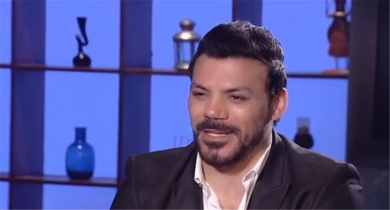 عمرو زكي: ممدوح عباس قال لي هبطلك كورة.. ورفضت طلب الخطيب عمرو زكي: ممدوح عباس قال لي هبطلك كورة.. ورفضت طلب الخطيب