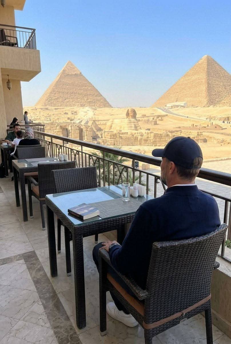 كلوب ينبهر بعظمة الأهرامات: سحر مصر لا ينتهي