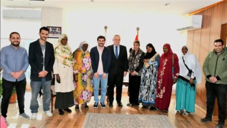 رئيس «المعاهد التعليمية» يستقبل مريضتين سودانيتين عقب علاجهما بمستشفى الجمهورية رئيس «المعاهد التعليمية» يستقبل مريضتين سودانيتين عقب علاجهما بمستشفى الجمهورية