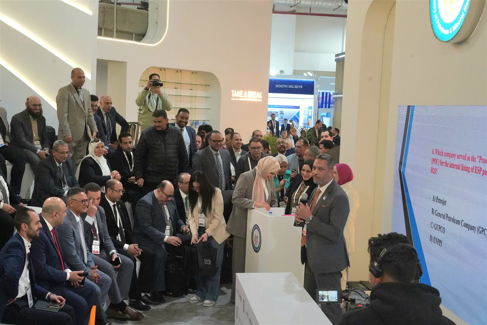 «البترول» تستعرض قصص نجاح خفض التكلفة والتكامل الإنتاجي بجناح إيجبس 2026 لجذب الاستثمارات وزيادة الإنتاج