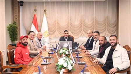 وزير الشباب والرياضة يلتقي شباب المطرية منظمي فعالية «إفطار 15 رمضان»