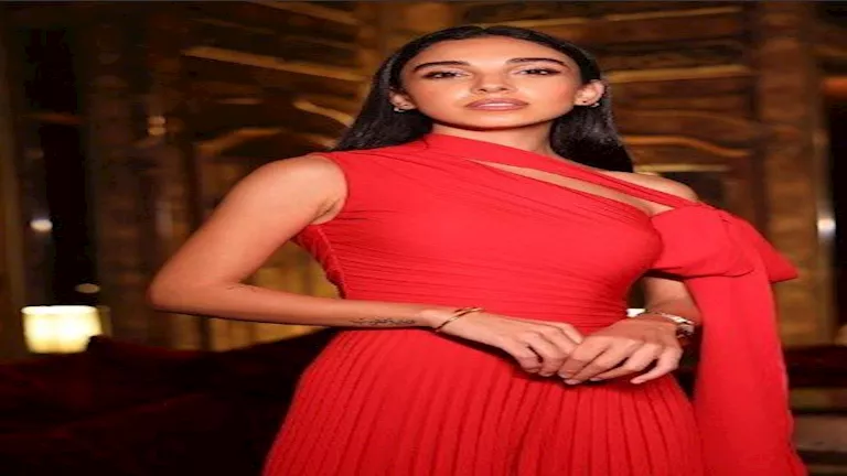 جاذبية اللون الأحمر.. سلمى أبو ضيف بإطلالة ناعمة جاذبية اللون الأحمر.. سلمى أبو ضيف بإطلالة ناعمة