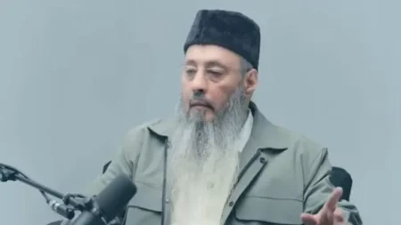 أيمن عبد الجليل:"لا عيد أم ولا أخ ملناش في الإسلام غير الفطر والأضحى"