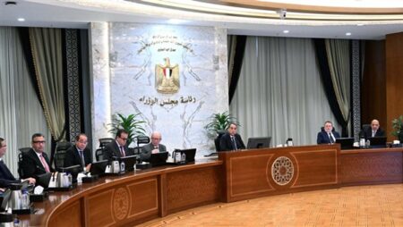 الحكومة: لجنة إدارة الأزمات أوصت بتعليق العمل بقرارات الإغلاق خلال أسبوع أعياد الأقباط الحكومة: لجنة إدارة الأزمات أوصت بتعليق العمل بقرارات الإغلاق خلال أسبوع أعياد الأقباط