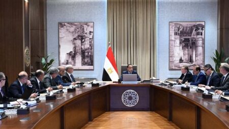 رئيس الوزراء يتابع تداعيات التصعيد العسكري بالمنطقة وتأثيراته في سلاسل الإمداد العالمية