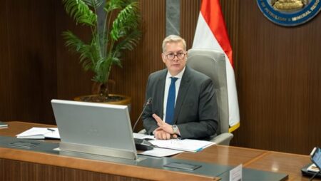 ننشر تفاصيل خطة تنفيذ 10 مشروعات بتروكيماوية بطاقة 7.5 مليون طن واستثمارات 11 مليار دولار ننشر تفاصيل خطة تنفيذ 10 مشروعات بتروكيماوية بطاقة 7.5 مليون طن واستثمارات 11 مليار دولار