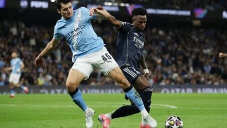 ريال مدريد يتأهل إلى ثمن النهائي بانتصاره على مانشستر سيتي ذهابًا وإيابًا ريال مدريد يتأهل إلى ثمن النهائي بانتصاره على مانشستر سيتي ذهابًا وإيابًا
