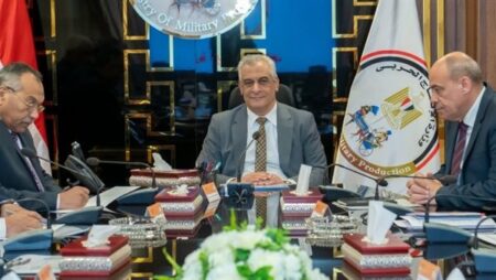 الإنتاج الحربي يناقش خطط تطوير تصنيع الذخائر وتعزيز التنافسية للتصدير