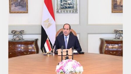 السيسي يستعرض جهود إعادة الاستقرار إلى الاقتصاد وخفض التضخم والدين العام وزيادة حجم الاستثمارات