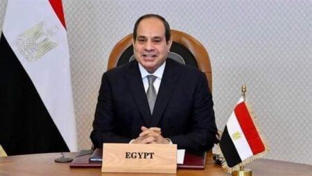 السيسي يهنئ الشعب المصري والأمتين العربية والإسلامية بعيد الفطر