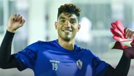 محمد صبحى يدعم الزمالك من مدرجات مباراة شباب بلوزداد