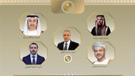 وزير الخارجية يجري اتصالات مع نظرائه بالسعودية والإمارات وعمان وسوريا لمتابعة التطورات الإقليمية