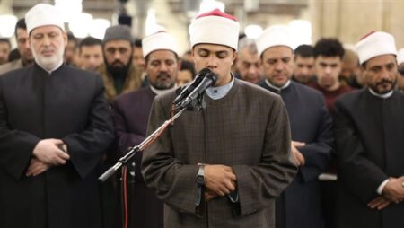 "الجوهري".. صوت أزهري واعد يصدح في تراويح الجامع الأزهر