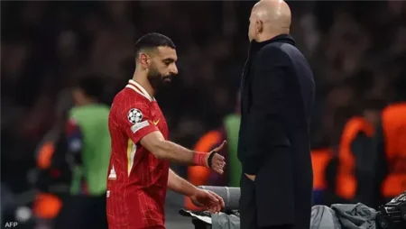 سلوت يعلن غياب محمد صلاح عن معسكر منتخب مصر