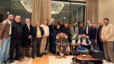 بعد منحه الرئاسة الشرفية.. مجلس الزمالك يكرم ممدوح عباس في منزله